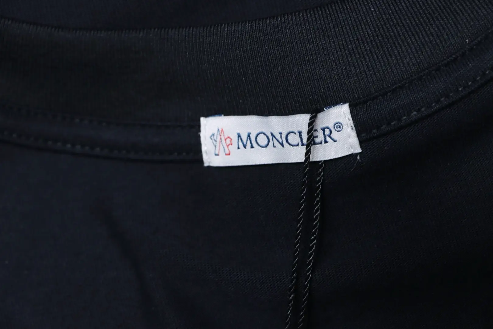 Moncler SS25 Kurzarm-T-Shirt mit Logo-Print auf der Brust – Bild 9