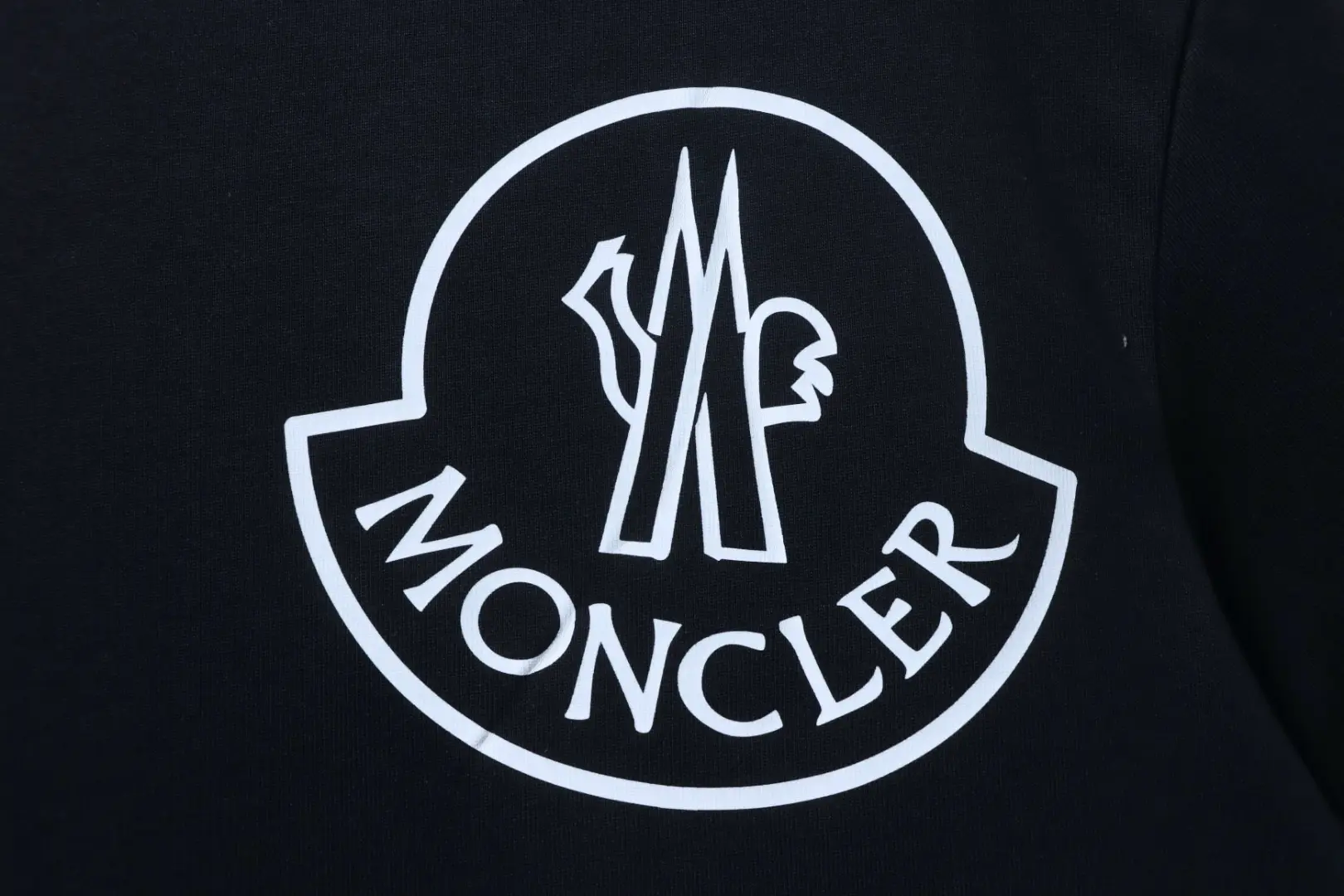 Moncler SS25 Kurzarm-T-Shirt mit Logo-Print auf der Brust – Bild 5