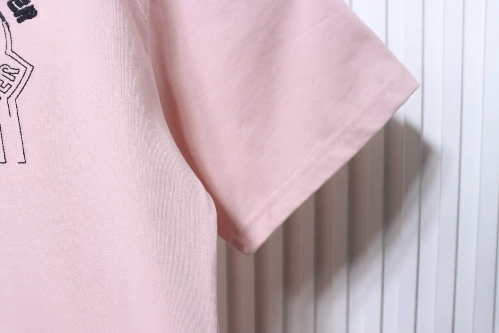 Moncler SS26 GM Collaboration Kurzärmeliges T-Shirt mit gesticktem Logo – Bild 5