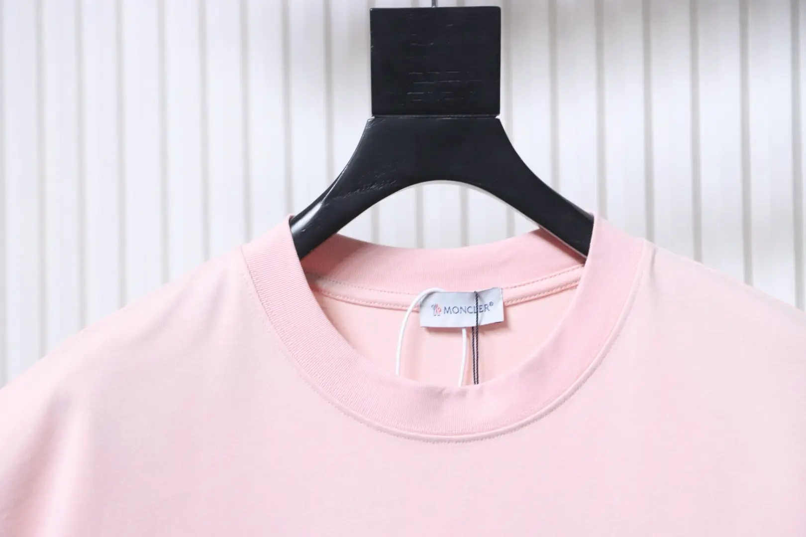 Moncler SS26 GM Collaboration Kurzärmeliges T-Shirt mit gesticktem Logo – Bild 3