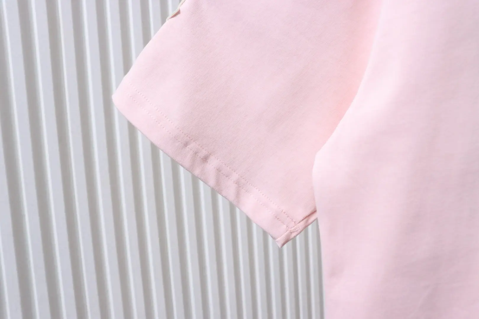 Moncler SS26 GM Collaboration Kurzärmeliges T-Shirt mit gesticktem Logo – Bild 6