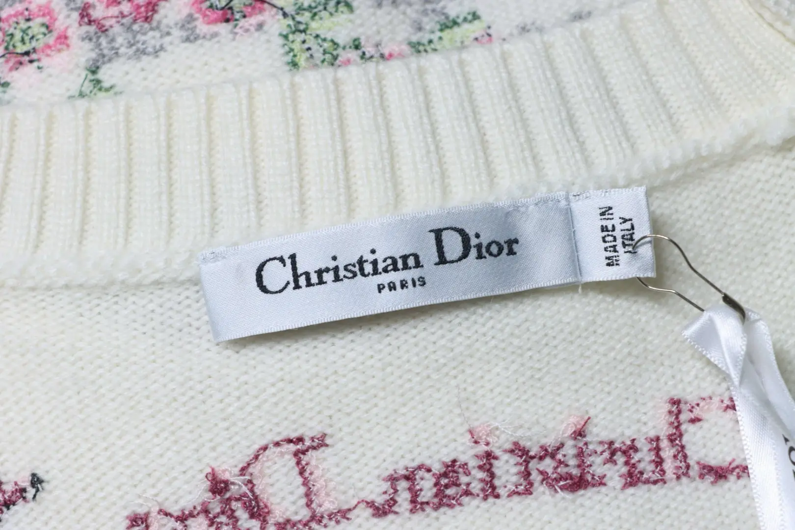 Monet Garden Kreuzstich-Kaschmirpullover mit kurzen Ärmeln – Bild 6