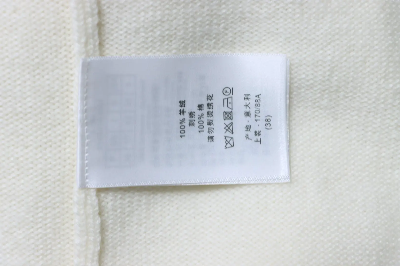 Monet Garden Kreuzstich-Kaschmirpullover mit kurzen Ärmeln – Bild 9