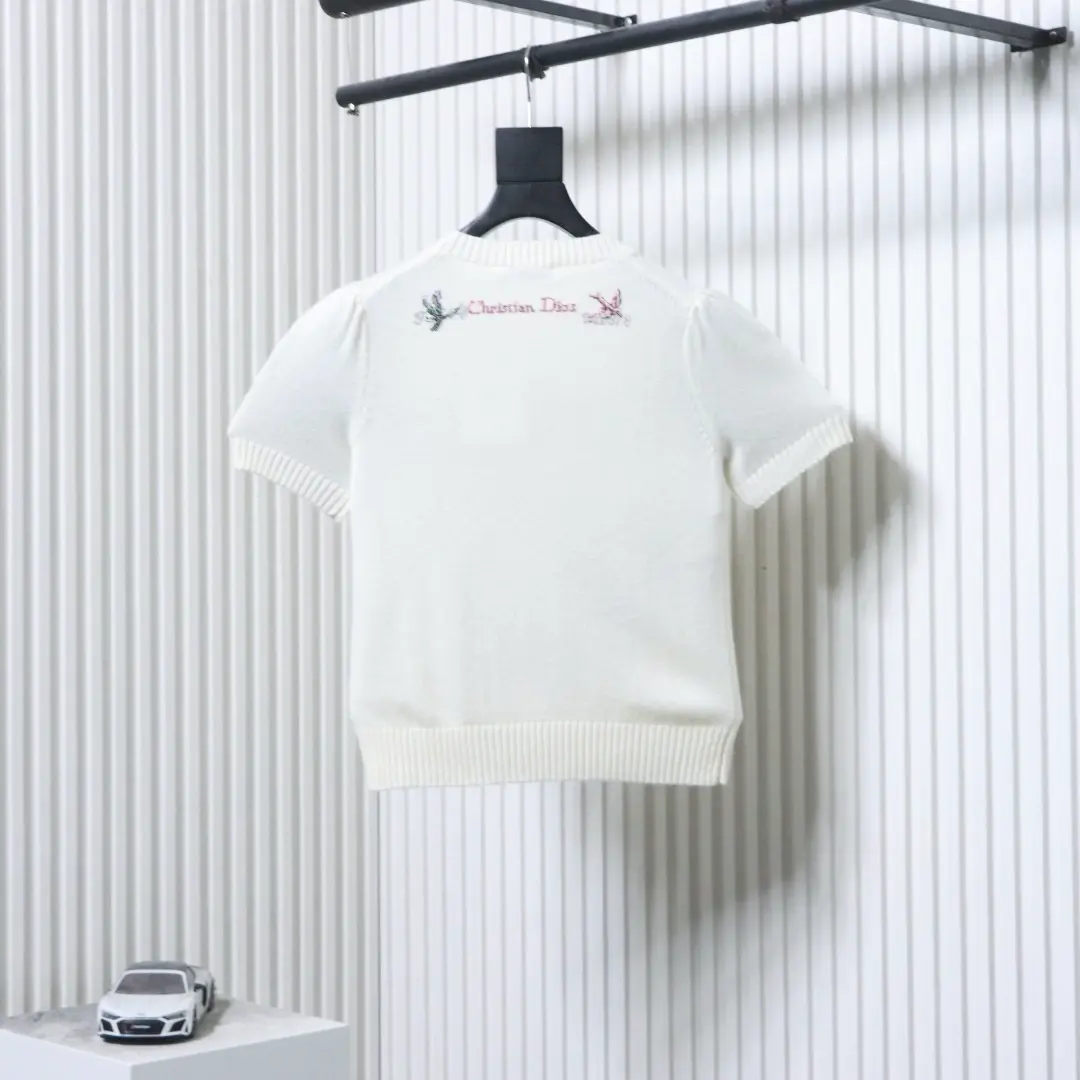 Monet Garden Kreuzstich-Kaschmirpullover mit kurzen Ärmeln – Bild 2