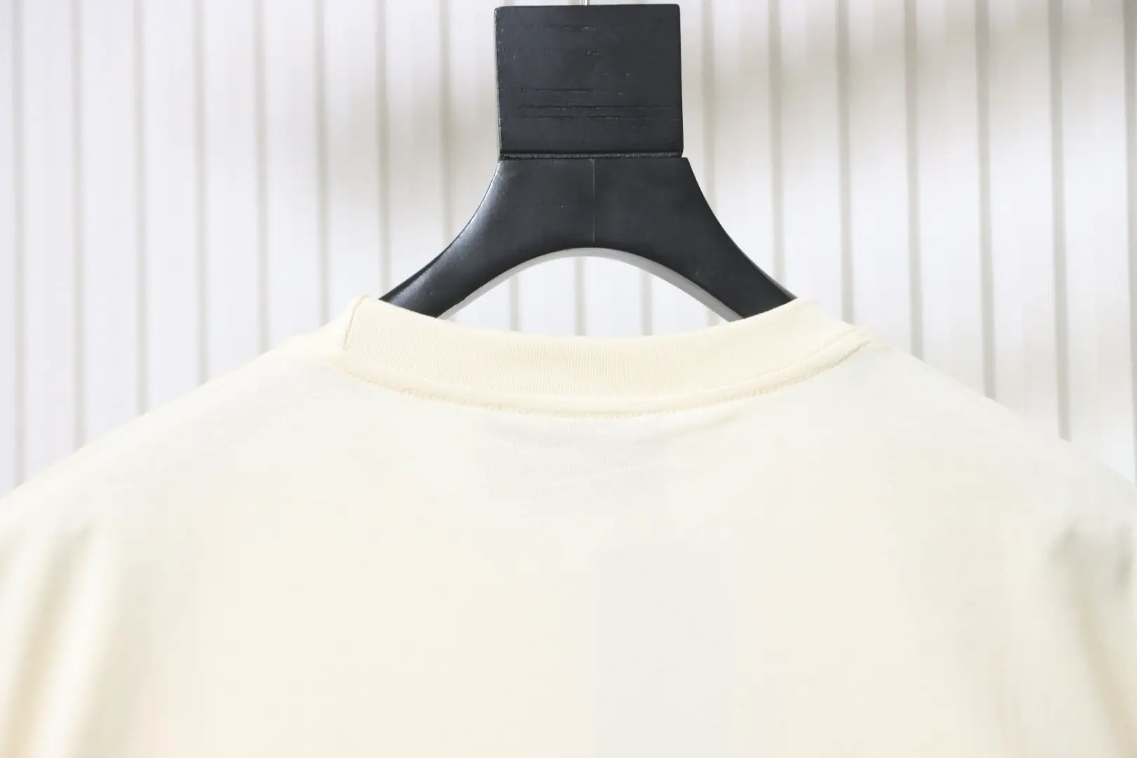 Neue Zeichentrickserie: Kurzärmeliges Logo-Design – Bild 4