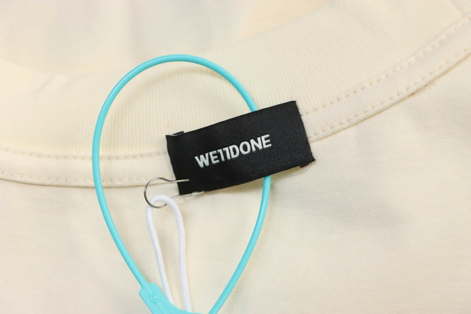 WE11DONE offizielle Website minimalistisches Kurzarm-T-Shirt mit Logoprint – Bild 10