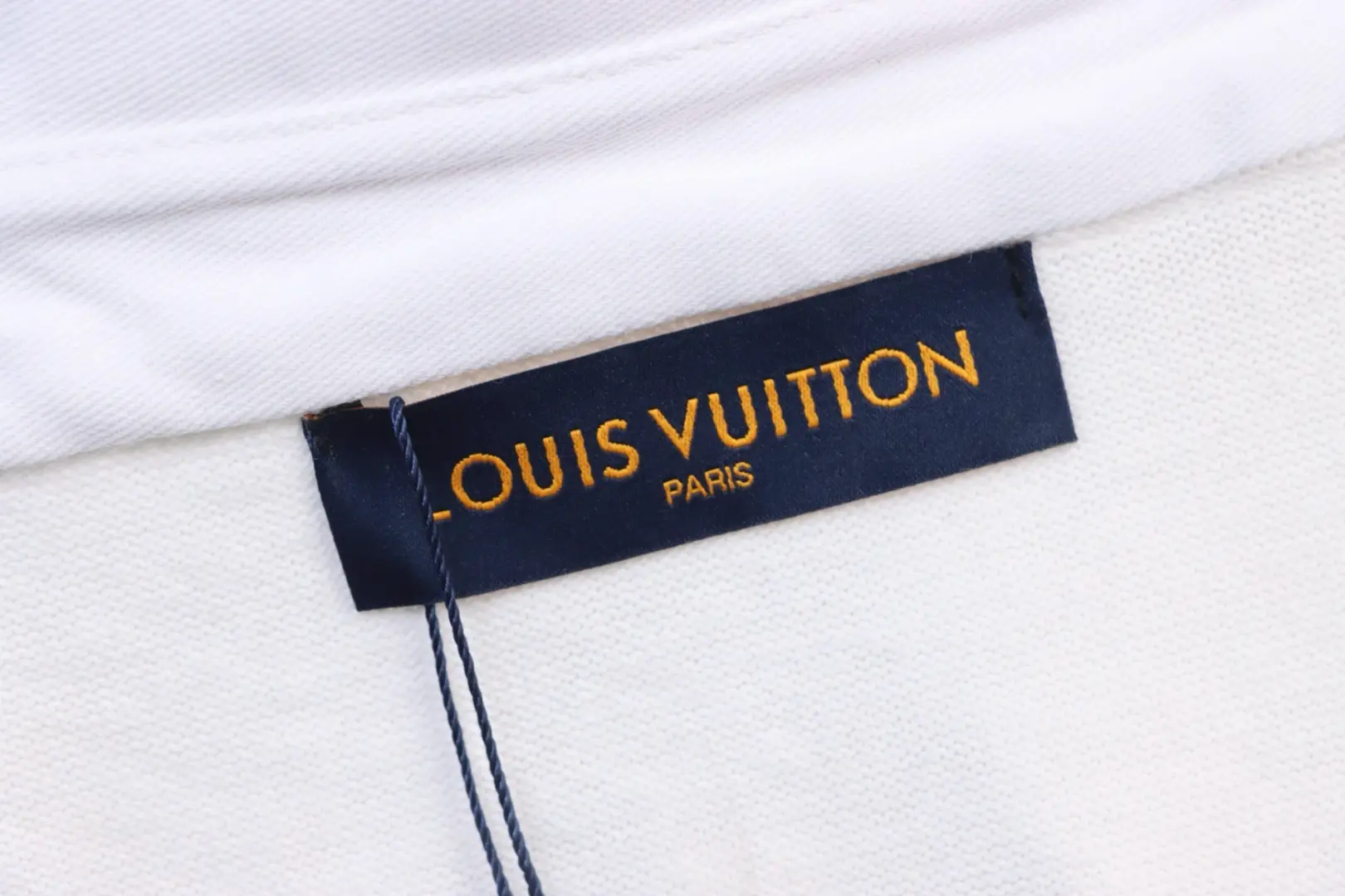 Neues Polohemd mit Perlmuttknöpfen – Bild 9