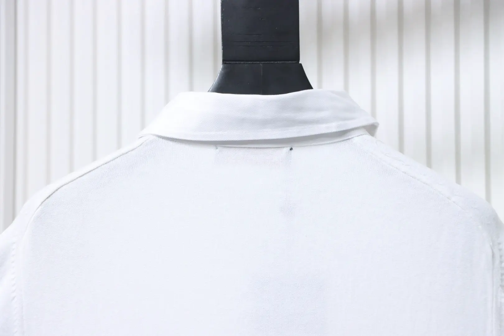 Neues Polohemd mit Perlmuttknöpfen – Bild 4