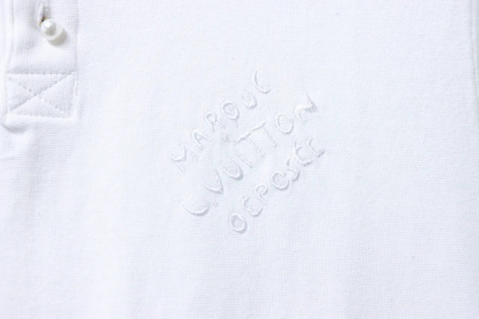 Neues Polohemd mit Perlmuttknöpfen – Bild 5