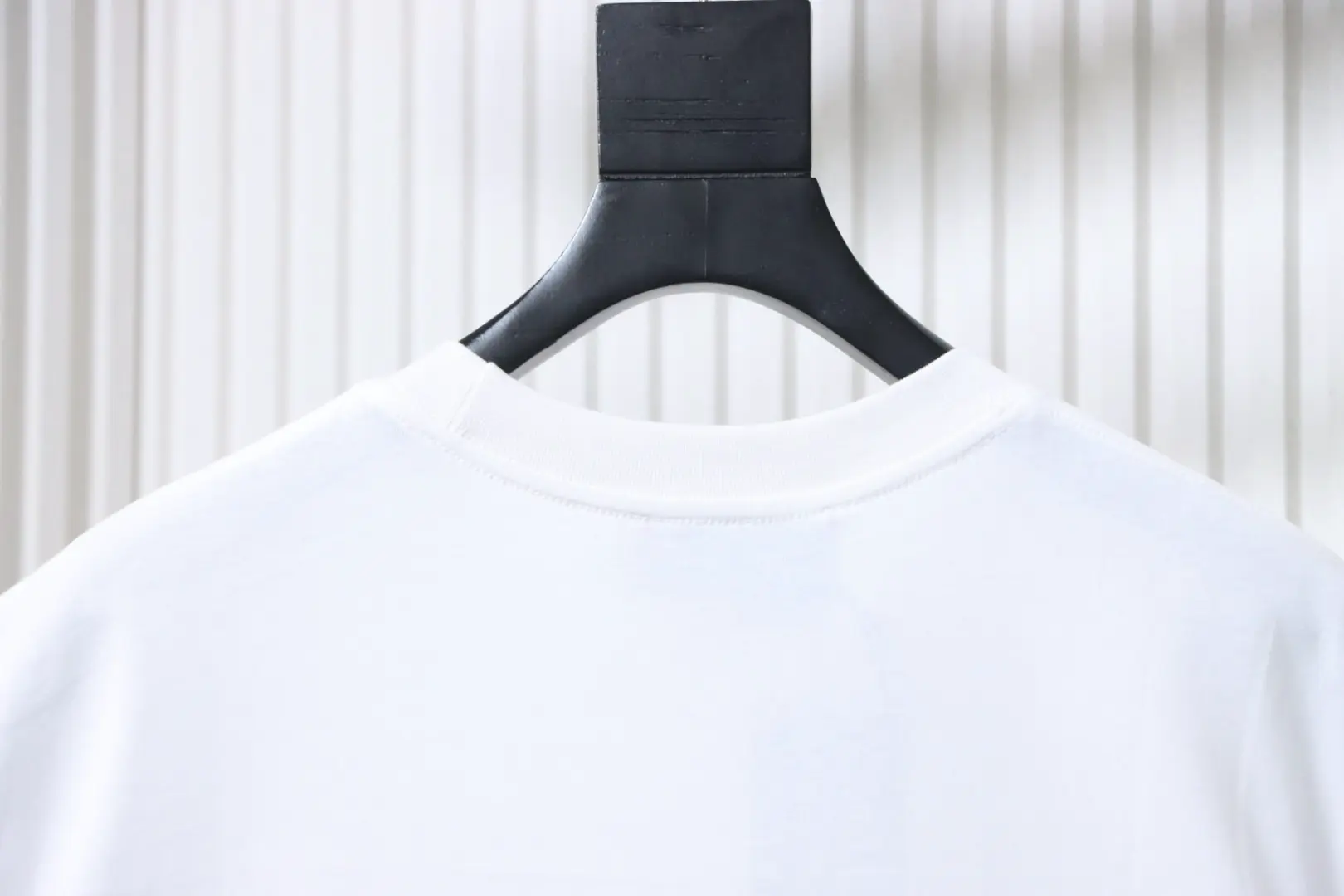 Neues kurzärmeliges Oberteil aus der Cartoon-Serie – Weiß – Bild 4