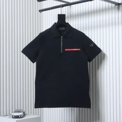 Neues rot-weiß gestreiftes Kurzarm-Poloshirt mit halbem Reißverschluss