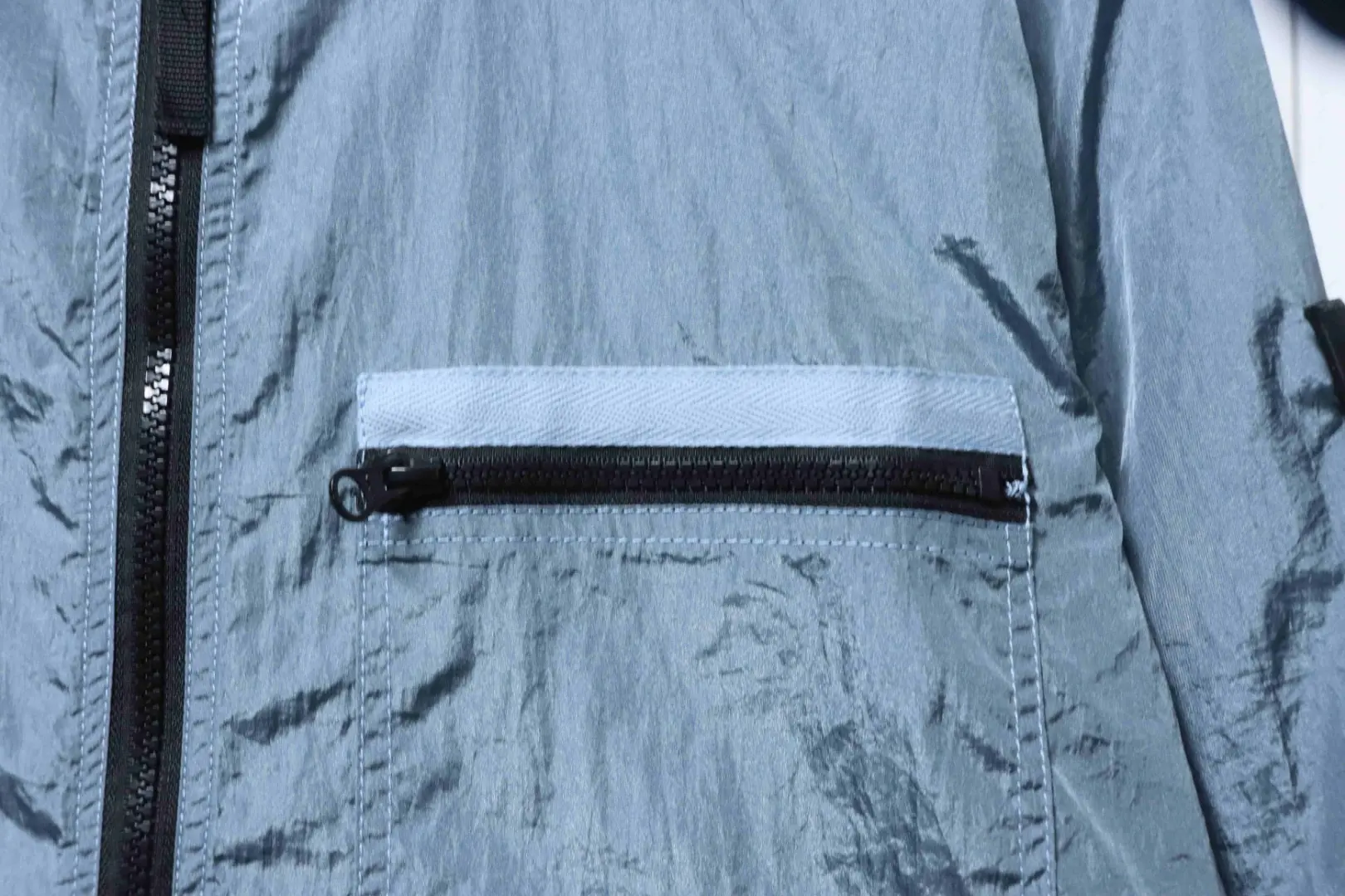 Nylon Meta Series Metallic Nylon Zipper Jacket – Bild 5