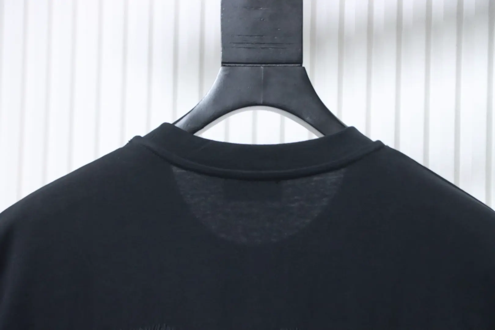 OW Besticktes T-Shirt mit kurzen Ärmeln – Washed Black Arrows – Bild 4