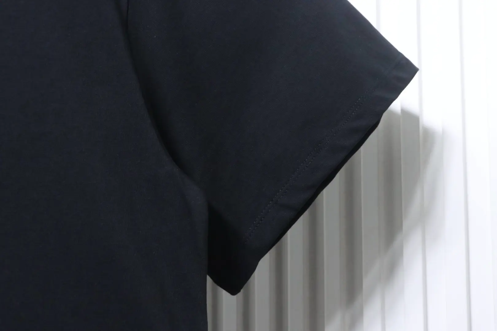 OW Besticktes T-Shirt mit kurzen Ärmeln – Washed Black Arrows – Bild 6