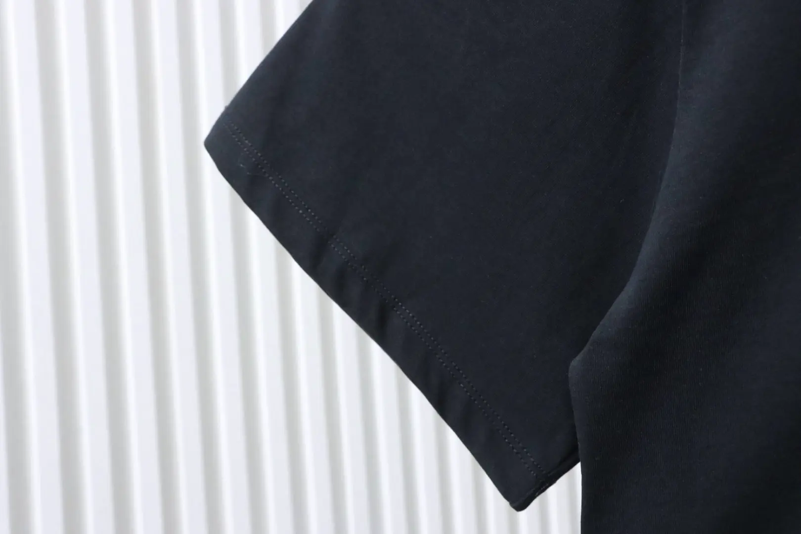 OW Besticktes T-Shirt mit kurzen Ärmeln – Washed Black Arrows – Bild 5