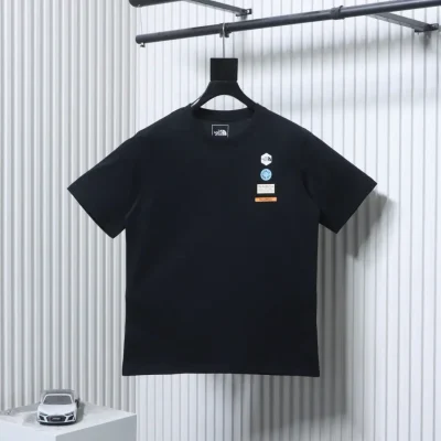 Retro-T-Shirt mit buntem Emblem – Kurzarm