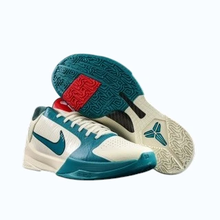 Nike schoenen met blauwe accenten