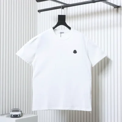 Schwarzes Kurzarm-T-Shirt von Moncler mit gesticktem Logo