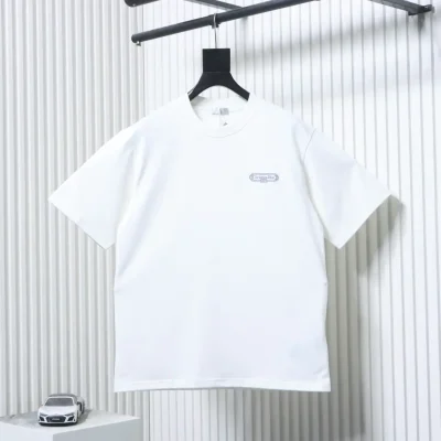 Short-sleeved T-shirt with chest badge