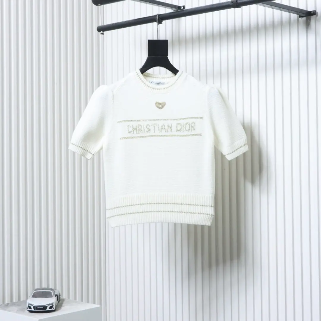 Strickpullover mit herzförmigen Puffärmeln aus Perlen, kurzärmelig