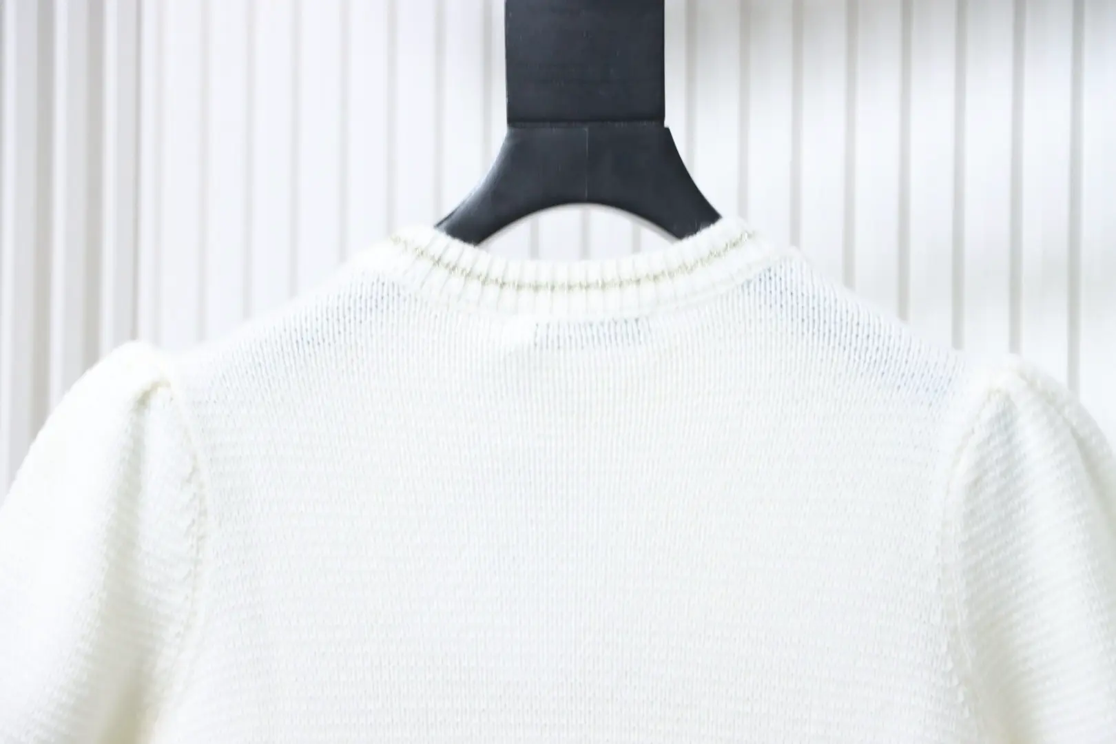 Strickpullover mit herzförmigen Puffärmeln aus Perlen, kurzärmelig – Bild 4