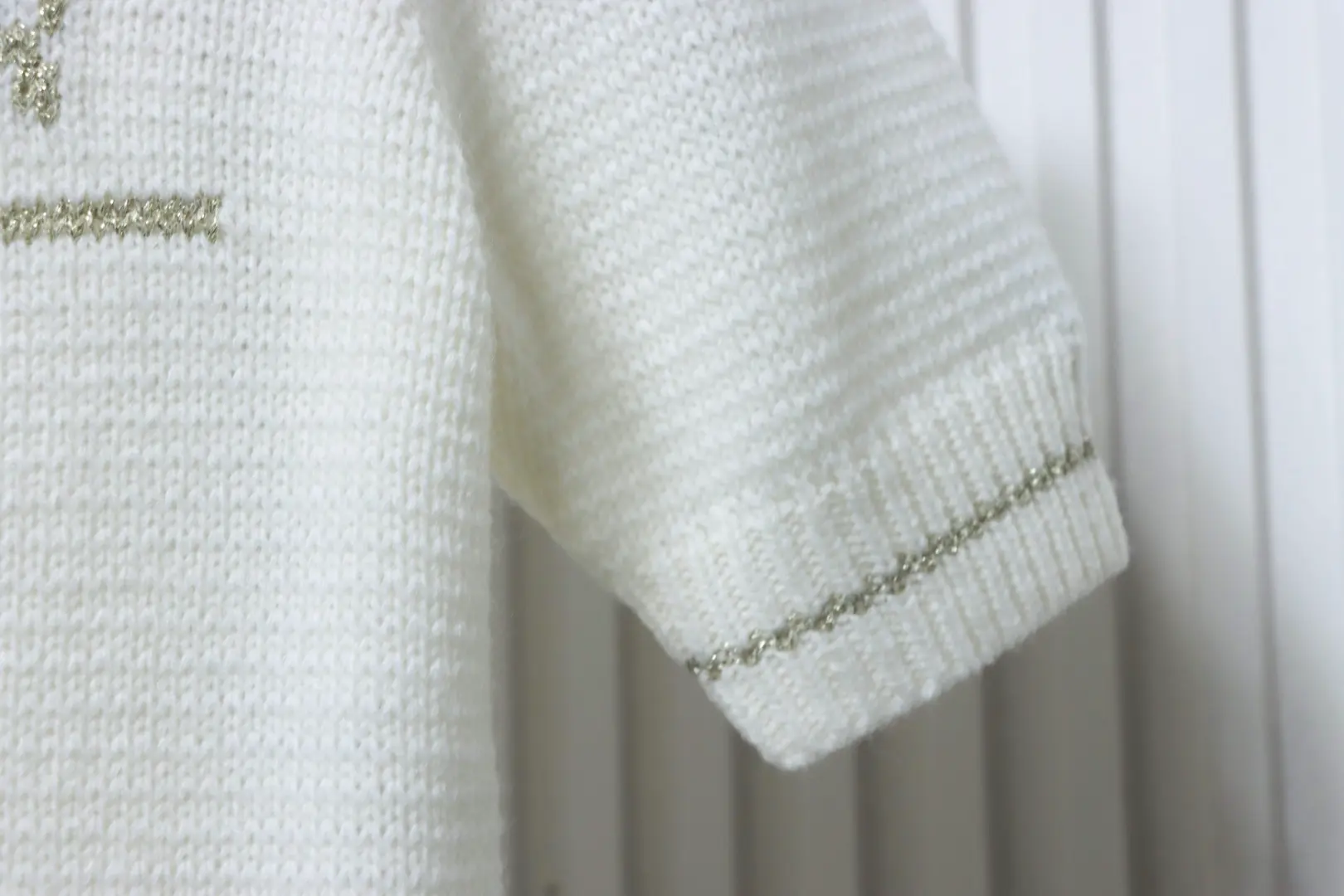 Strickpullover mit herzförmigen Puffärmeln aus Perlen, kurzärmelig – Bild 6