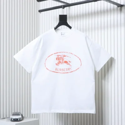 T-Shirt mit Ritter-Kriegspferd-Emblem, Rundhalsausschnitt und kurzen Ärmeln