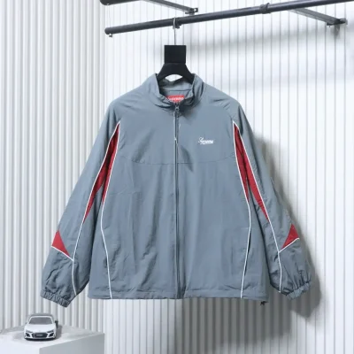 Trainingsjacke mit Kontrastpaspel