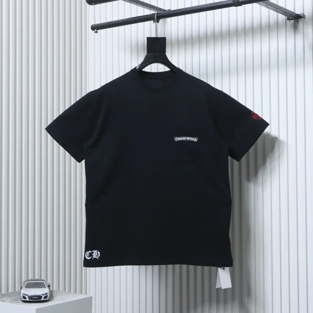 Weißes Kurzarm-T-Shirt mit Scrollmuster – Bild 2