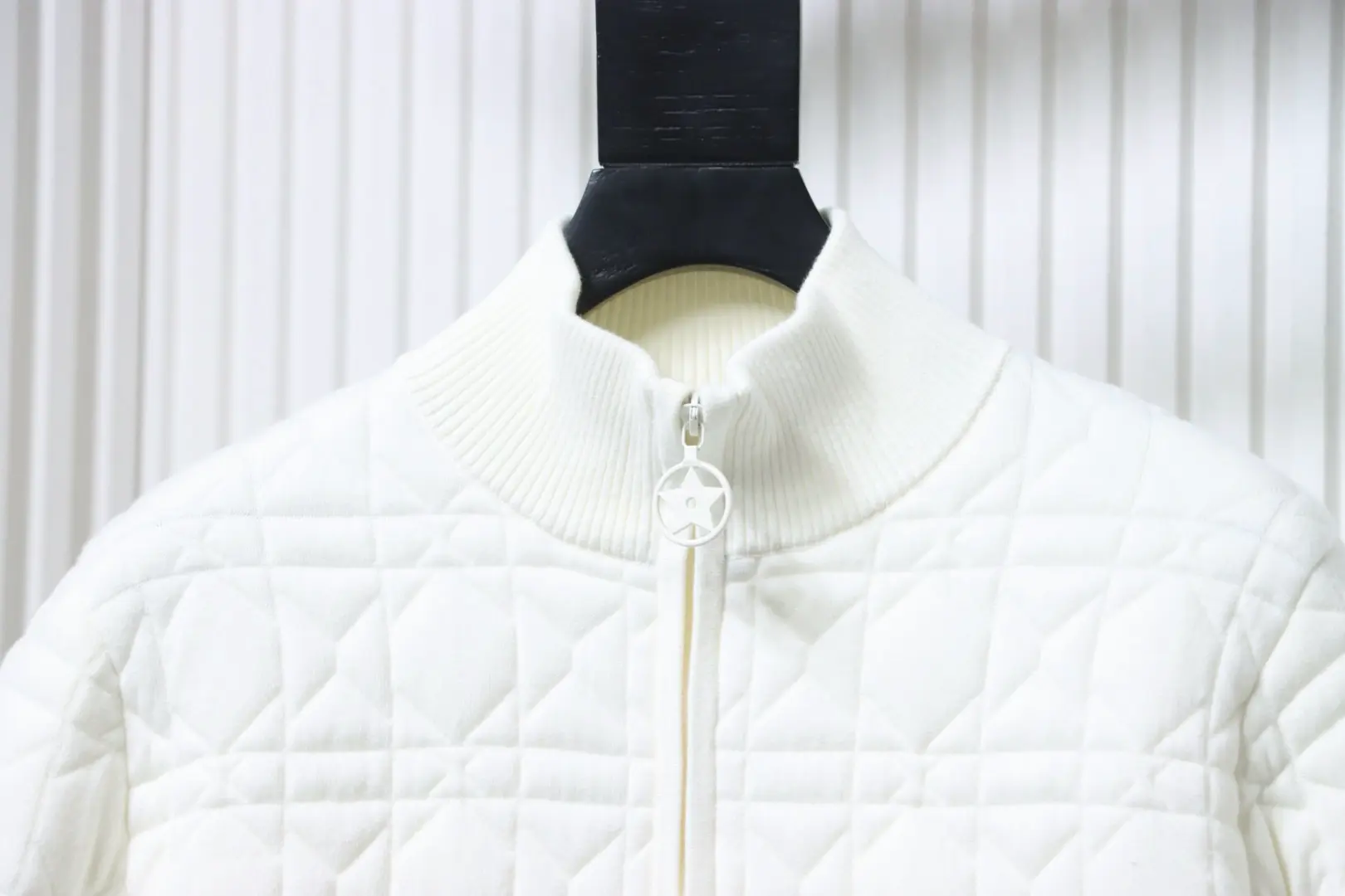 gesteppter Seidenwollmantel mit Rautenmuster – Bild 3