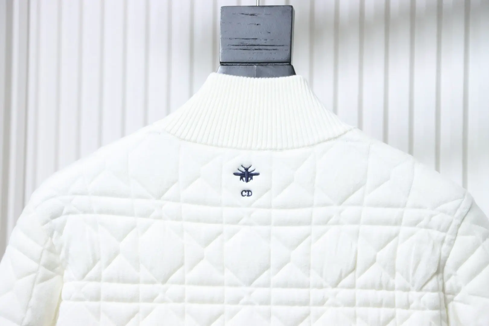 gesteppter Seidenwollmantel mit Rautenmuster – Bild 4