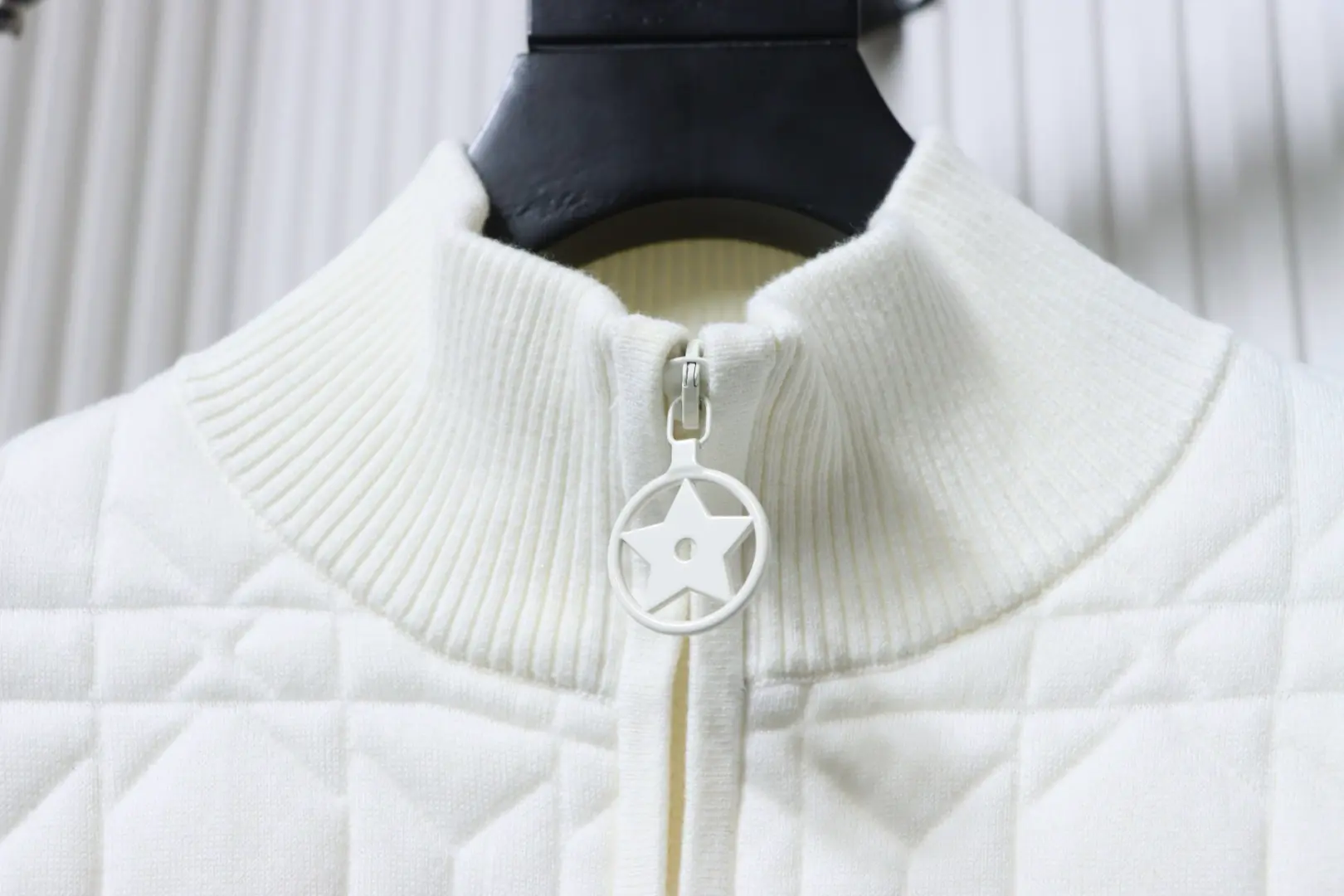 gesteppter Seidenwollmantel mit Rautenmuster – Bild 5