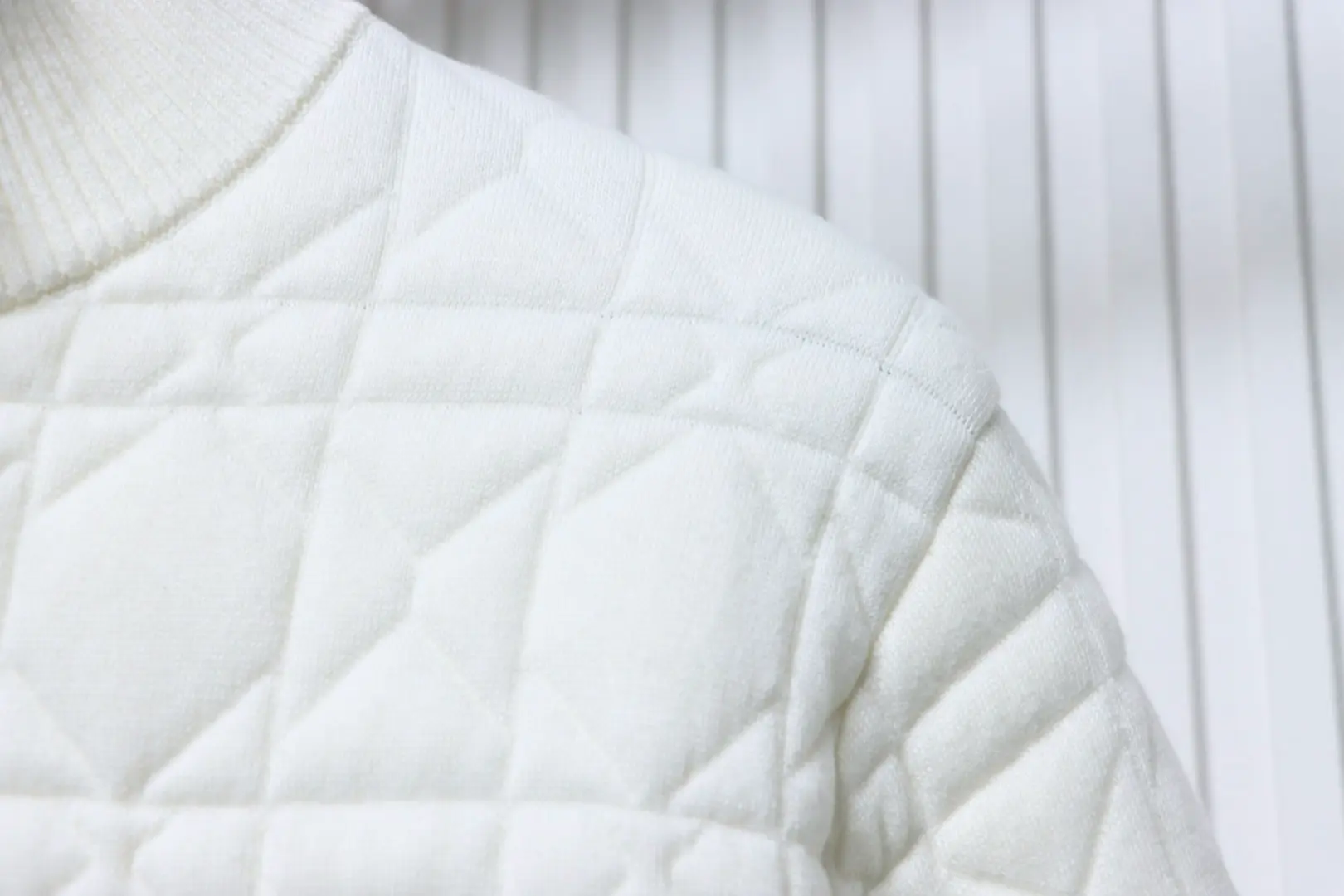 gesteppter Seidenwollmantel mit Rautenmuster – Bild 6