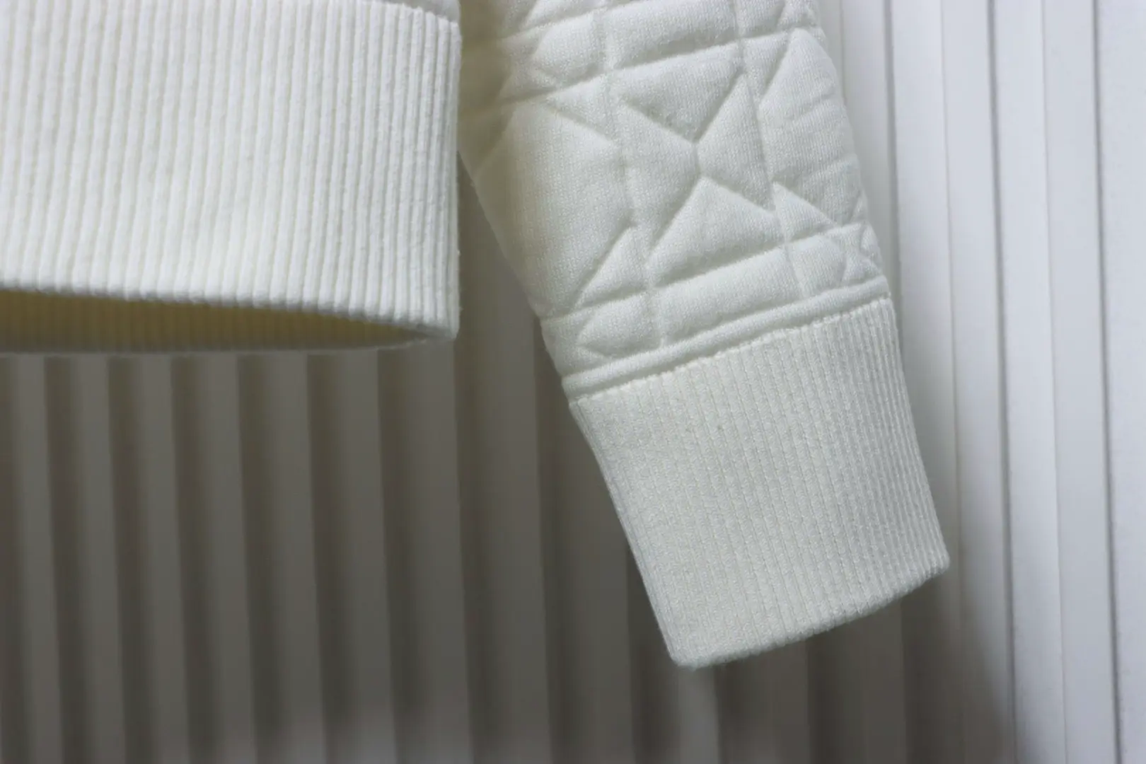 gesteppter Seidenwollmantel mit Rautenmuster – Bild 7