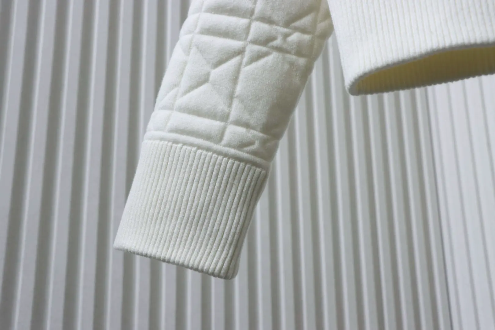 gesteppter Seidenwollmantel mit Rautenmuster – Bild 8