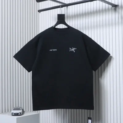 Arc'teryx Vorderansicht Schwarz