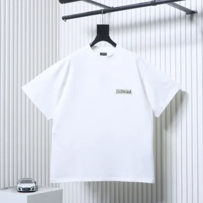 Balenciaga Tape-Label T-Shirt komplette Vorderansicht