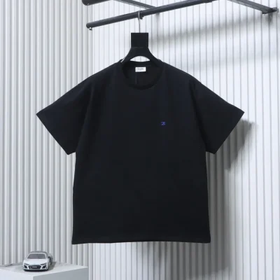 Celine T-Shirt Vorderansicht auf Kleiderbügel
