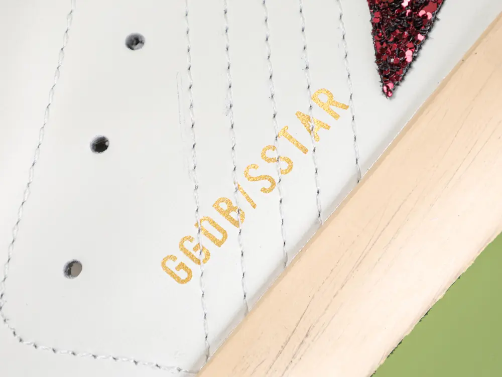 Golden Goose Super-Star Leder-Sneaker in Weiß und Rot – Bild 12