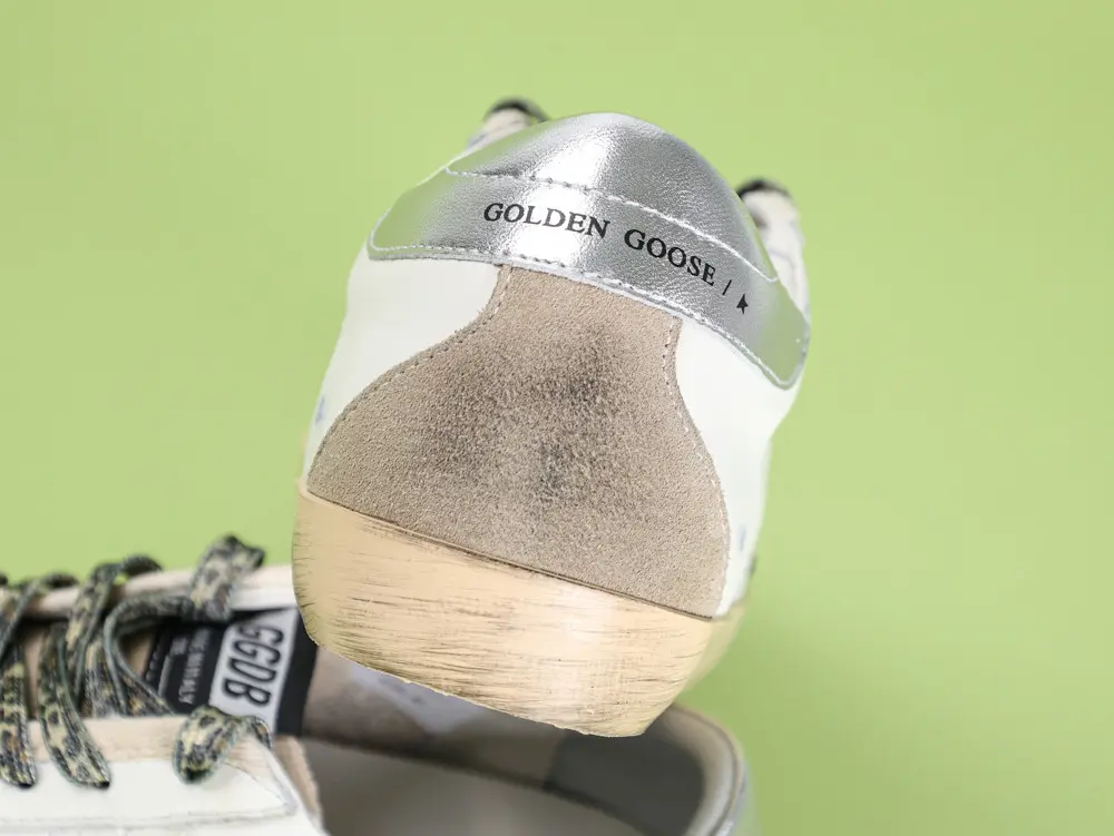 Golden Goose Super-Star Leder-Sneaker in Weiß und Rot – Bild 11