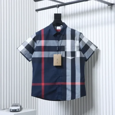 Burberry Karomuster T-Shirt Vorderansicht in Dunkelblau
