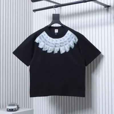 Supreme x MM6 Vorderansicht Schwarz
