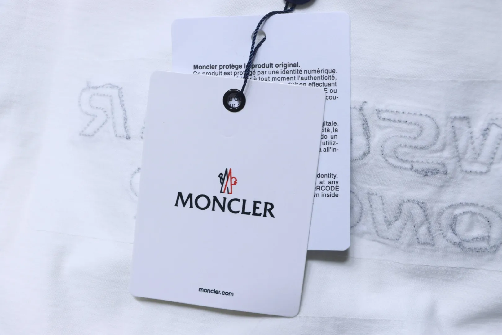 Moncler-Hangtag