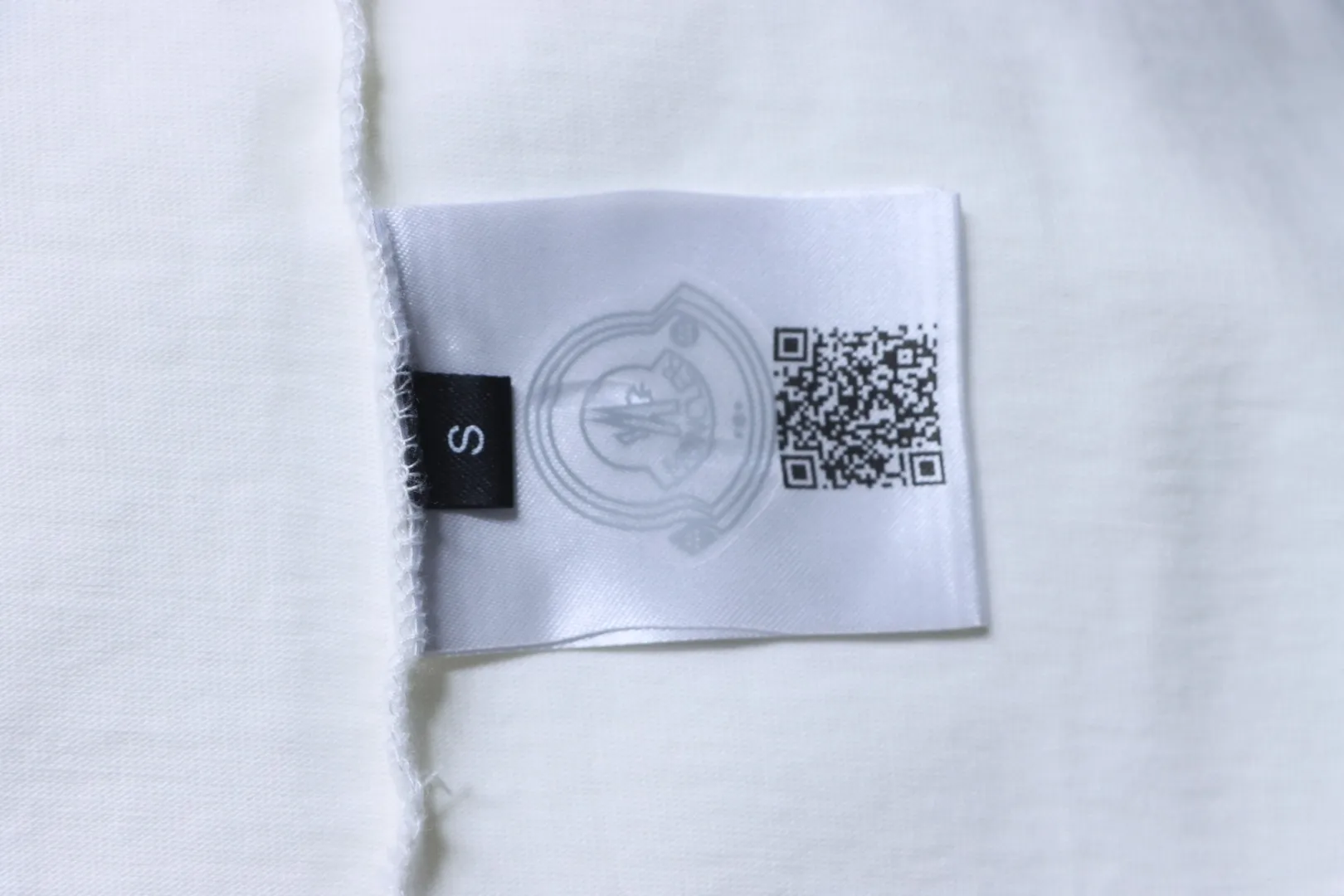 Moncler QR-Label