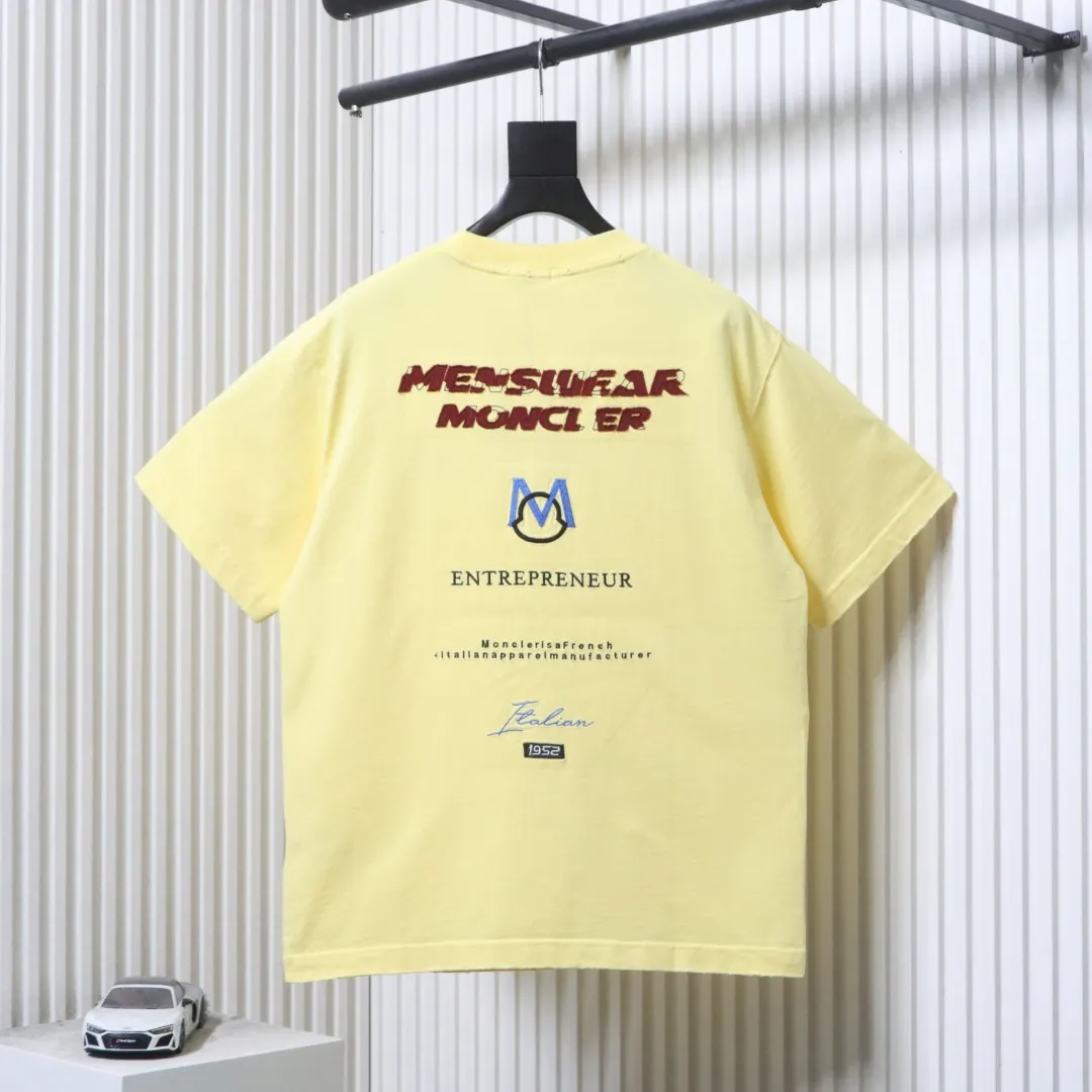 Moncler Rückansicht Gelb