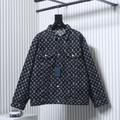 Louis Vuitton vorne