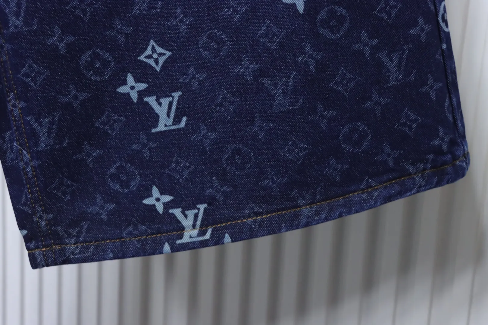 Louis Vuitton Saum