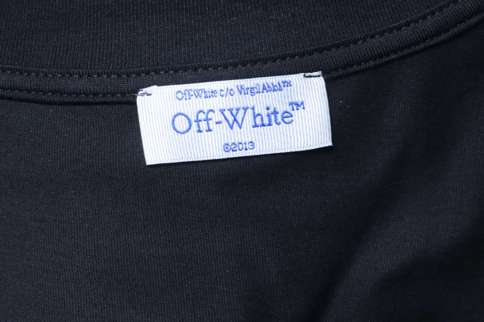 Off-White-Markenetikett
