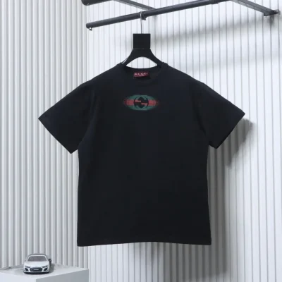 Gucci T-Shirt Vorderansicht mit Grafik-Print