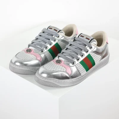 Screener GG Sneakers im Used-Look mit Emaille-Schnalle in Silber-Rosa